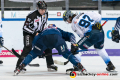 Linesman David Tschirner führt ein Bully aus zwischen Maximilian Kastner (EHC Red Bull Muenchen) und Mirko Hoefflin (ERC Ingolstadt Panther) in der Hauptrundenbegegnung der Deutschen Eishockey Liga zwischen dem EHC Red Bull München und den Ingolstadt Panthern am 21.02.2020.