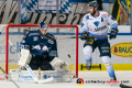 Brett Olson (ERC Ingolstadt Panther) vor Daniel Fiessinger (Torwart, EHC Red Bull Muenchen) in der Hauptrundenbegegnung der Deutschen Eishockey Liga zwischen dem EHC Red Bull München und dem ERC Ingolstadt am 26.12.2019.