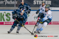 Jason Jaffray (EHC Red Bull Muenchen) und Mirko Hoefflin (ERC Ingolstadt Panther) in der Hauptrundenbegegnung der Deutschen Eishockey Liga zwischen dem EHC Red Bull München und dem ERC Ingolstadt am 26.12.2019.
