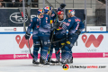 Andrew Bodnarchuk (EHC Red Bull Muenchen), Daryl Boyle (EHC Red Bull Muenchen), Chris Bourque (EHC Red Bull Muenchen) und Mark Voakes (EHC Red Bull Muenchen) bejubeln mit Trevor Parkes (EHC Red Bull Muenchen) dessen Anschlusstreffer zum 3:4 im Spiel Red Bull Muenchen gegen die Iserlohn Roosters am 19.01.2020.