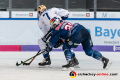Jake Weidner (Iserlohn Roosters) verfolgt von Yannic Seidenberg (EHC Red Bull Muenchen) im Spiel Red Bull Muenchen gegen die Iserlohn Roosters am 19.01.2020.