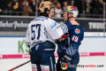 Daniel Weiss (Iserlohn Roosters) und Mark Voakes (EHC Red Bull Muenchen) beim Shakehands nach dem Spiel Red Bull Muenchen gegen die Iserlohn Roosters am 19.01.2020.