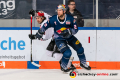 Jon Matsumoto (Koelner Haie) und Andrew Bodnarchuk (EHC Red Bull Muenchen) in der Hauptrundenbegegnung der Deutschen Eishockey Liga zwischen dem EHC Red Bull München und den Kölner Haien am 10.01.2020.