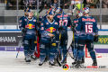 Die Münchner bedanken sich bei Danny aus den Birken (Torwart, EHC Red Bull Muenchen) zu Ende der Hauptrundenbegegnung der Deutschen Eishockey Liga zwischen dem EHC Red Bull München und den Kölner Haien am 10.01.2020.