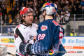 Jon Matsumoto (Koelner Haie) und Frank Mauer (EHC Red Bull Muenchen) beim Shakenhands nach der Hauptrundenbegegnung der Deutschen Eishockey Liga zwischen dem EHC Red Bull München und den Kölner Haien am 10.01.2020.