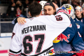 Die Backups Hannibal Weitzmann (Torwart, Koelner Haie) und Kevin Reich (Torwart, EHC Red Bull Muenchen) beim Shakehands nach der Hauptrundenbegegnung der Deutschen Eishockey Liga zwischen dem EHC Red Bull München und den Kölner Haien am 10.01.2020.