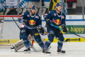 Yasin Ehliz (EHC Red Bull Muenchen) und Patrick Hager (EHC Red Bull Muenchen) vor dem Tor von Johan Gustafsson (Torwart, Adler Mannheim) in der Hauptrundenbegegnung der Deutschen Eishockey Liga zwischen dem EHC Red Bull München und den Adler Mannheim am 08.12.2019.