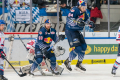 Maximilian Kastner (EHC Red Bull Muenchen) und Trevor Parkes (EHC Red Bull Muenchen) vor dem Tor von Johan Gustafsson (Torwart, Adler Mannheim) im Spiel Red Bull Muenchen gegen die Adler Mannheim am 08.12.2019.Foto: Heike Feiner/Eibner Pressefoto