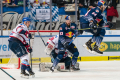 Joonas Lehtivuori (Adler Mannheim) und Johan Gustafsson (Torwart, Adler Mannheim) verteidigen gegen Maximilian Kastner (EHC Red Bull Muenchen) und Trevor Parkes (EHC Red Bull Muenchen) in der Hauptrundenbegegnung der Deutschen Eishockey Liga zwischen dem EHC Red Bull München und den Adler Mannheim am 08.12.2019.