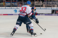 Borna Rendulic (Adler Mannheim) gegen Bobby Sanguinetti (EHC Red Bull Muenchen) in der Hauptrundenbegegnung der Deutschen Eishockey Liga zwischen dem EHC Red Bull München und den Adler Mannheim am 15.12.2019.