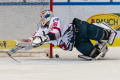 Johan Gustafsson (Torwart, Adler Mannheim) verhindert im letzten Moment einen Gegentreffer in der Hauptrundenbegegnung der Deutschen Eishockey Liga zwischen dem EHC Red Bull München und den Adler Mannheim am 15.12.2019.