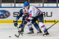 Kampf um den Puck zwischen Andrew Desjardins (Adler Mannheim) und Keith Aulie (EHC Red Bull Muenchen) in der Hauptrundenbegegnung der Deutschen Eishockey Liga zwischen dem EHC Red Bull München und den Adler Mannheim am 15.12.2019.
