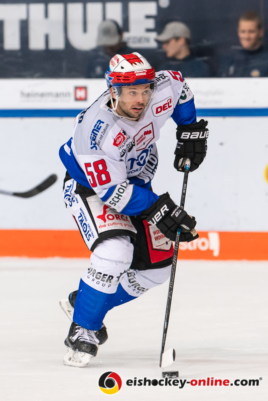 Christopher Fischer (Schwenninger Wild Wings) in der Hauptrundenbegegnung der Deutschen Eishockey Liga zwischen dem EHC Red Bull München und den Schwenninger Wild Wings am 01.03.2020.