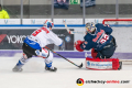 Mike Blunden (Schwenninger Wild Wings) und Danny aus den Birken (Torwart, EHC Red Bull Muenchen) in der Hauptrundenbegegnung der Deutschen Eishockey Liga zwischen dem EHC Red Bull München und den Schwenninger Wild Wings am 01.03.2020.