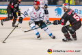 Mike Connolly (Straubing Tigers) und Patrick Hager (EHC Red Bull Muenchen) in der Hauptrundenbegegnung der Deutschen Eishockey Liga zwischen dem EHC Red Bull München und den Straubing Tigers am 06.03.2020.