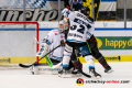 Jeff Zatkoff (Torwart, Straubing Tigers) und Sena Acolatse (Straubing Tigers) verteidigen gegen Yasin Ehliz (EHC Red Bull Muenchen) in der Hauptrundenbegegnung der Deutschen Eishockey Liga zwischen dem EHC Red Bull München und den Straubing Tigers am 06.03.2020.