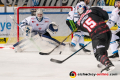 Jason Jaffray (EHC Red Bull Muenchen) beim Torschuss gegen Jeff Zatkoff (Torwart, Straubing Tigers) in der Hauptrundenbegegnung der Deutschen Eishockey Liga zwischen dem EHC Red Bull München und den Straubing Tigers am 06.03.2020.