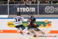 Jeremy Williams (Straubing Tigers) und Yasin Ehliz (EHC Red Bull Muenchen) in der Hauptrundenbegegnung der Deutschen Eishockey Liga zwischen dem EHC Red Bull München und den Straubing Tigers am 06.03.2020.