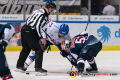 Linesman Maksim Cepik führt ein Bully aus zwischen Marcel Goc (Adler Mannheim) und Patrick Hager (EHC Red Bull Muenchen) in der 2. Finalbegegnung in den Playoffs der Deutschen Eishockey Liga zwischen dem EHC Red Bull München und den Adler Mannheim am 20.04.2019.