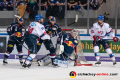 Yannic Seidenberg (EHC Red Bull Muenchen), Ryan Button (EHC Red Bull Muenchen) und Danny aus den Birken (Torwart, EHC Red Bull Muenchen) verteidigen gegen Phil Hungerecker (Adler Mannheim) und Nicolas Kraemmer (Adler Mannheim) in der 2. Finalbegegnung in den Playoffs der Deutschen Eishockey Liga zwischen dem EHC Red Bull München und den Adler Mannheim am 20.04.2019.