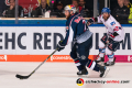 Andrew Bodnarchuk (EHC Red Bull Muenchen) verfolgt von Chad Kolarik (Adler Mannheim) in der 2. Finalbegegnung in den Playoffs der Deutschen Eishockey Liga zwischen dem EHC Red Bull München und den Adler Mannheim am 20.04.2019.