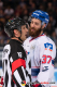 Thomas Larkin (Adler Mannheim) beschwert sich bei Hauptschiedsrichter Daniel Piechaczek in der 2. Finalbegegnung in den Playoffs der Deutschen Eishockey Liga zwischen dem EHC Red Bull München und den Adler Mannheim am 20.04.2019.