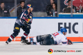 Frank Mauer (EHC Red Bull Muenchen) und Tommi Huhtala (Adler Mannheim) in der 2. Finalbegegnung in den Playoffs der Deutschen Eishockey Liga zwischen dem EHC Red Bull München und den Adler Mannheim am 20.04.2019.