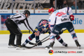 Linesman Maksim Cepik führt ein Bully aus zwischen Andreas Eder (EHC Red Bull Muenchen) und Luke Adam (Adler Mannheim) in der 2. Finalbegegnung in den Playoffs der Deutschen Eishockey Liga zwischen dem EHC Red Bull München und den Adler Mannheim am 20.04.2019.