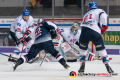 Patrick Hager (EHC Red Bull Muenchen) beim Schussversuch gegen Denis Reul (Adler Mannheim), Dennis Endras (Torwart, Adler Mannheim) und Nicolas Kraemmer (Adler Mannheim) in der 2. Finalbegegnung in den Playoffs der Deutschen Eishockey Liga zwischen dem EHC Red Bull München und den Adler Mannheim am 20.04.2019.