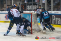 Philip Gogulla (EHC Red Bull Muenchen) gegen Fabio Wagner (ERC Ingolstadt Panther), Jochen Reimer (Torwart, ERC Ingolstadt Panther) und Darin Olver (ERC Ingolstadt Panther) in der Hauptrundenbegegnung der Deutschen Eishockey Liga zwischen den ERC Ingolstadt Panthern und dem EHC Red Bull München am 24.11.2019.