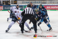 Bully zwischen Justin Schuetz (EHC Red Bull Muenchen) und Jerry DAmigo (ERC Ingolstadt Panther) in der Hauptrundenbegegnung der Deutschen Eishockey Liga zwischen den ERC Ingolstadt Panthern und dem EHC Red Bull München am 24.11.2019.