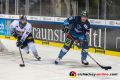 John Jason Peterka (EHC Red Bull Muenchen) und Ville Koistinen (ERC Ingolstadt Panther) in der Hauptrundenbegegnung der Deutschen Eishockey Liga zwischen den ERC Ingolstadt Panthern und dem EHC Red Bull München am 24.11.2019.