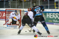 Mark Voakes (EHC Red Bull Muenchen) verteidigt gegen Mirko Hoefflin (ERC Ingolstadt Panther) in der Hauptrundenbegegnung der Deutschen Eishockey Liga zwischen den ERC Ingolstadt Panthern und dem EHC Red Bull München am 24.11.2019.