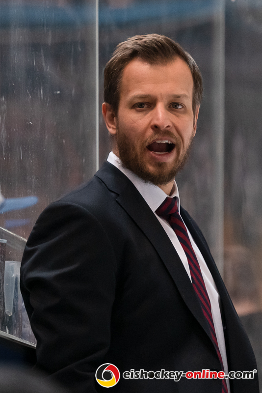 Co-Trainer Matt McIlvane (EHC Red Bull Muenchen) in der 4. Finalbegegnung in den Playoffs der Deutschen Eishockey Liga zwischen dem EHC Red Bull München und den Adler Mannheim am 24.04.2019.