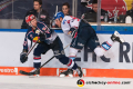 David Wolf (Adler Mannheim) im Zweikampf mit Patrick Hager (EHC Red Bull Muenchen) in der 4. Finalbegegnung in den Playoffs der Deutschen Eishockey Liga zwischen dem EHC Red Bull München und den Adler Mannheim am 24.04.2019.