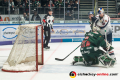 Olivier Roy (Torwart, Augsburger Panther) und Steffen Toelzer (Augsburger Panther) gegen Matt Stajan (EHC Red Bull Muenchen) in der 2. Halbfinalbegegnung in den Playoffs der Deutschen Eishockey Liga zwischen den Augsburger Panthern und dem EHC Red Bull München am 05.04.2019.