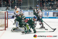 Olivier Roy (Torwart, Augsburger Panther), Steffen Toelzer (Augsburger Panther) und Henry Haase (Augsburger Panther) gegen Trevor Parkes (EHC Red Bull Muenchen) und Maximilian Kastner (EHC Red Bull Muenchen) in der 2. Halbfinalbegegnung in den Playoffs der Deutschen Eishockey Liga zwischen den Augsburger Panthern und dem EHC Red Bull München am 05.04.2019.