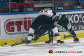 Yasin Ehliz (EHC Red Bull Muenchen) im Zweikampf mit einem Augsburger Spieler in der 2. Halbfinalbegegnung in den Playoffs der Deutschen Eishockey Liga zwischen den Augsburger Panthern und dem EHC Red Bull München am 05.04.2019.