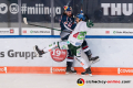 Zweikampf zwischen Maximilian Kastner (EHC Red Bull Muenchen) und Sahir Gill (Augsburger Panther) in der 1. Halbfinalbegegnung in den Playoffs der Deutschen Eishockey Liga zwischen dem EHC Red Bull München und den Augsburger Panthern am 03.04.2019.