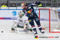 Olivier Roy (Torwart, Augsburger Panther) und Maximilian Kastner (EHC Red Bull Muenchen) in der 1. Halbfinalbegegnung in den Playoffs der Deutschen Eishockey Liga zwischen dem EHC Red Bull München und den Augsburger Panthern am 03.04.2019.