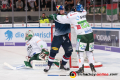 Crosschek von Patrick McNeill (Augsburger Panther) gegen Maximilian Kastner (EHC Red Bull Muenchen) neben dem Tor von Olivier Roy (Torwart, Augsburger Panther) in der 1. Halbfinalbegegnung in den Playoffs der Deutschen Eishockey Liga zwischen dem EHC Red Bull München und den Augsburger Panthern am 03.04.2019.