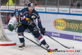 John Mitchell (EHC Red Bull Muenchen) verfolgt von Patrick McNeill (Augsburger Panther) in der 1. Halbfinalbegegnung in den Playoffs der Deutschen Eishockey Liga zwischen dem EHC Red Bull München und den Augsburger Panthern am 03.04.2019.