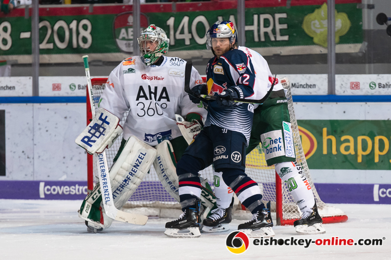 Olivier Roy (Torwart, Augsburger Panther) und Patrick McNeill (Augsburger Panther) verteidigen gegen Mads Christensen (EHC Red Bull Muenchen) in der 3. Halbfinalbegegnung in den Playoffs der Deutschen Eishockey Liga zwischen dem EHC Red Bull München und den Augsburger Panthern am 07.04.2019.