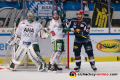 Olivier Roy (Torwart, Augsburger Panther) und Matt White (Augsburger Panther) gegen Yasin Ehliz (EHC Red Bull Muenchen) in der 3. Halbfinalbegegnung in den Playoffs der Deutschen Eishockey Liga zwischen dem EHC Red Bull München und den Augsburger Panthern am 07.04.2019.