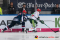 Drew LeBlanc (Augsburger Panther) verfolgt von Yasin Ehliz (EHC Red Bull Muenchen) in der 3. Halbfinalbegegnung in den Playoffs der Deutschen Eishockey Liga zwischen dem EHC Red Bull München und den Augsburger Panthern am 07.04.2019.