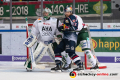 Olivier Roy (Torwart, Augsburger Panther) und Patrick McNeill (Augsburger Panther) verteidigen gegen Mads Christensen (EHC Red Bull Muenchen) in der 3. Halbfinalbegegnung in den Playoffs der Deutschen Eishockey Liga zwischen dem EHC Red Bull München und den Augsburger Panthern am 07.04.2019.