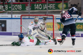 Olivier Roy (Torwart, Augsburger Panther) und Patrick McNeill (Augsburger Panther) verteidigen gegen Yannic Seidenberg (EHC Red Bull Muenchen) in der 3. Halbfinalbegegnung in den Playoffs der Deutschen Eishockey Liga zwischen dem EHC Red Bull München und den Augsburger Panthern am 07.04.2019.