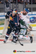 Zweikampf zwischen Mark Voakes (EHC Red Bull Muenchen) und Arvids Rekis (Augsburger Panther) in der 3. Halbfinalbegegnung in den Playoffs der Deutschen Eishockey Liga zwischen dem EHC Red Bull München und den Augsburger Panthern am 07.04.2019.