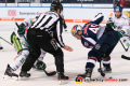 Mark Voakes (EHC Red Bull Muenchen) gewinnt ein Bully gegen Drew LeBlanc (Augsburger Panther) in der 3. Halbfinalbegegnung in den Playoffs der Deutschen Eishockey Liga zwischen dem EHC Red Bull München und den Augsburger Panthern am 07.04.2019.