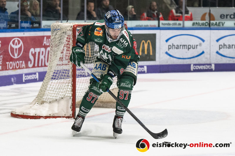 Matt White (Augsburger Panther) in der 4. DEL-Halbfinalbegegnung der Augsburger Panther mit dem EHC Red Bull Muenchen.Foto: Heike Feiner/Eibner Pressefoto